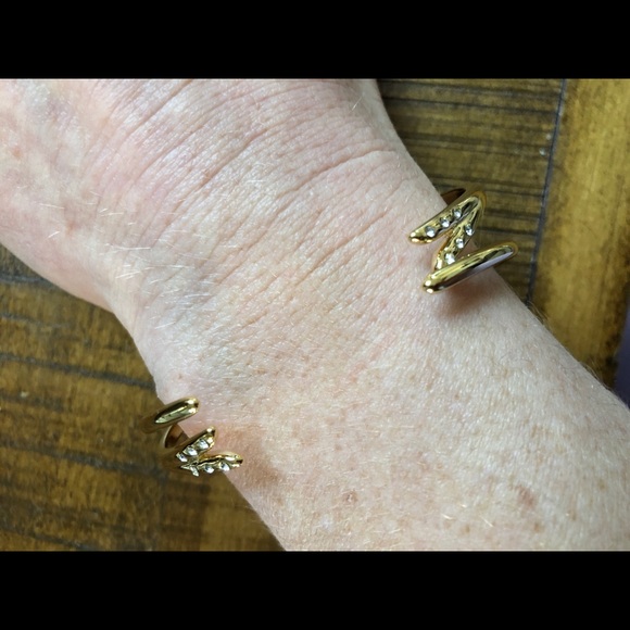 Michelle Campbell Gold Talin Bracelet Set. - Picture 2 of 4